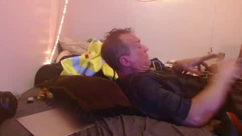 markymark101825061 online show from 12, 1, 2025