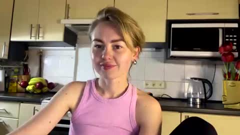 Snapshot of martaluna_ chatting on 18, 4, 2026 Marta online show from 18, 4, 2026