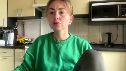 Snapshot of martaluna_ chatting on 21, 4, 2026 Marta online show from 21, 4, 2026
