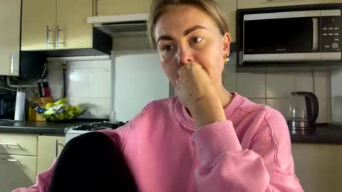 Snapshot of martaluna_ chatting on 25, 4, 2026 Marta online show from 25, 4, 2026