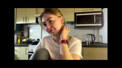 Snapshot of martaluna_ chatting on 28, 4, 2026 Marta online show from 28, 4, 2026