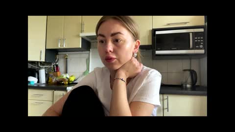 Snapshot of martaluna_ chatting on 2, 5, 2026 Marta online show from 2, 5, 2026