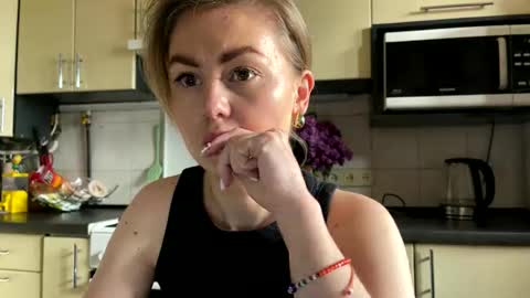 Snapshot of martaluna_ chatting on 11, 5, 2026 Marta online show from 11, 5, 2026
