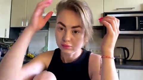 Snapshot of martaluna_ chatting on 11, 6, 2026 Marta online show from 11, 6, 2026