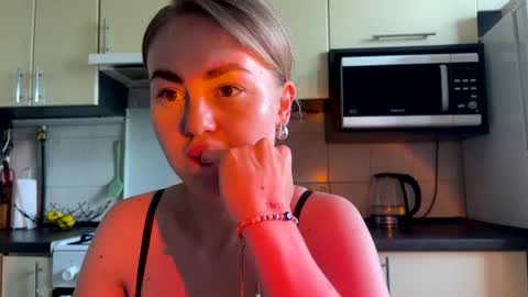 Snapshot of martaluna_ chatting on 12, 6, 2026 Marta online show from 12, 6, 2026