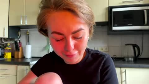 Snapshot of martaluna_ chatting on 18, 6, 2026 Marta online show from 18, 6, 2026