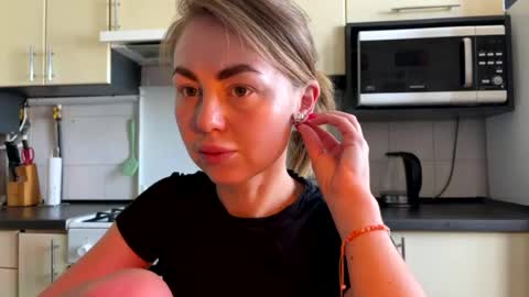 Snapshot of martaluna_ chatting on 19, 6, 2026 Marta online show from 19, 6, 2026