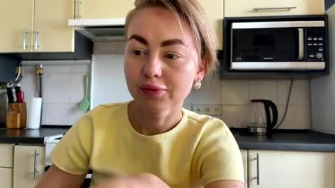 Snapshot of martaluna_ chatting on 22, 6, 2026 Marta online show from 22, 6, 2026