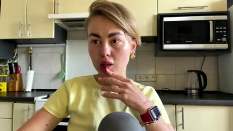 Snapshot of martaluna_ chatting on 7, 7, 2026 Marta online show from 7, 7, 2026