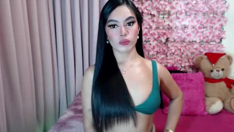 Snapshot of martha_fox chatting on 24, 12, 2024 DONT FORGET TO FOLLOW ME AND GIVE ME A THUMBS UP GUYS- martha online show from 24, 12, 2024