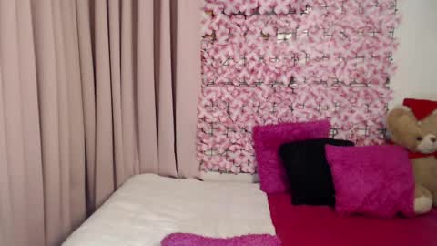 Snapshot of martha_fox chatting on 21, 2, 2025 DONT FORGET TO FOLLOW ME AND GIVE ME A THUMBS UP GUYS- martha online show from 21, 2, 2025