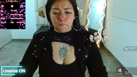 Snapshot of martina_tay chatting on 28, 12, 2024 Hey im martina online show from 28, 12, 2024