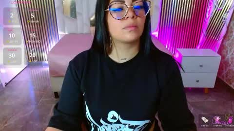 Snapshot of martina_tay chatting on 20, 5, 2026 Hey im martina online show from 20, 5, 2026