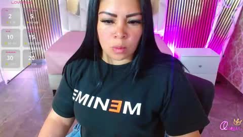 Snapshot of martina_tay chatting on 22, 5, 2026 Hey im martina online show from 22, 5, 2026