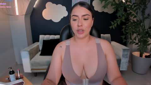 Snapshot of martinnabonnet chatting on 8, 2, 2025 Martinna Bonnet online show from 8, 2, 2025