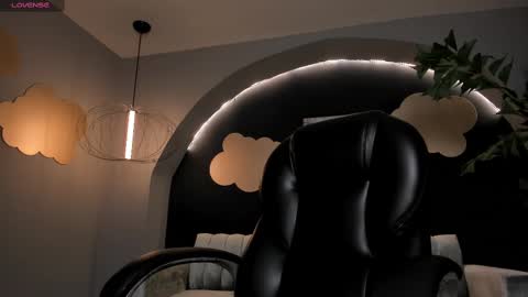 Snapshot of martinnabonnet chatting on 12, 3, 2025 Martinna Bonnet online show from 12, 3, 2025