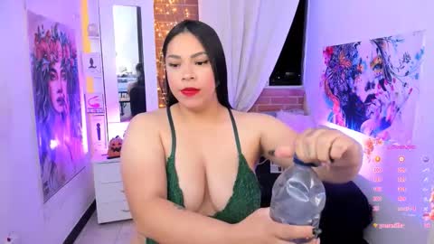 Snapshot of mary_bruss chatting on 4, 12, 2025 online show from 4, 12, 2025