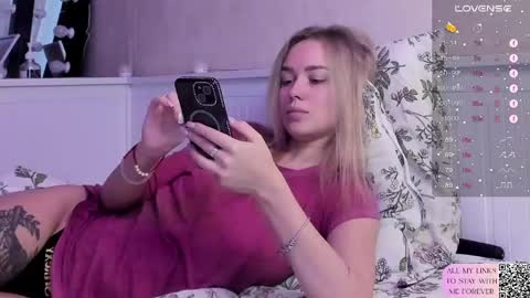Snapshot of mary_romance chatting on 23, 4, 2026 Mary online show from 23, 4, 2026