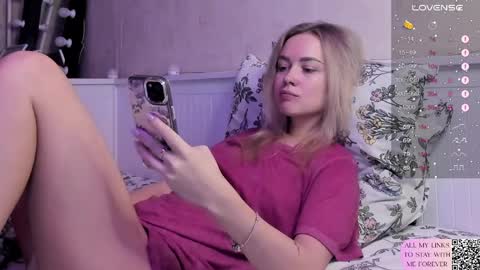 Snapshot of mary_romance chatting on 23, 4, 2026 Mary online show from 23, 4, 2026