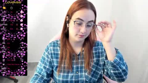 Dulce Maria online show from 4, 3, 2025