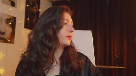 Mary Miller online show from 26, 9, 2025