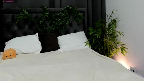 Luucy UTC1 Mon Tue Wed Thu Fri 0500-1130 online show from 13, 11, 2025