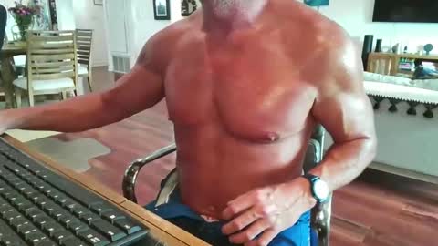 mascmuscle49 online show from 13, 12, 2025