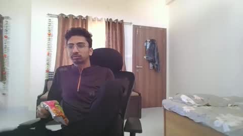 maskboyz2003 online show from 4, 1, 2025