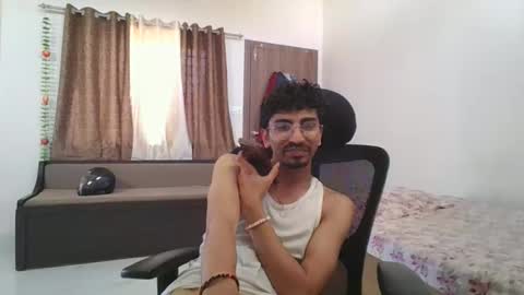 maskboyz2003 online show from 19, 2, 2025