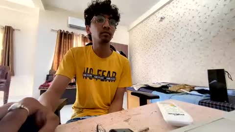 maskboyz2003 online show from 19, 10, 2025