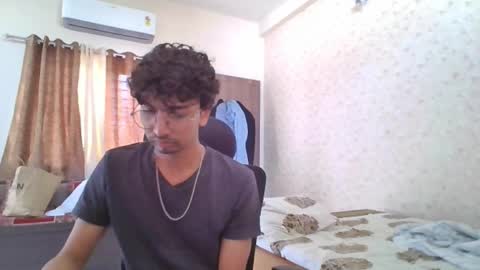 Mask Boy online show from 21, 10, 2025