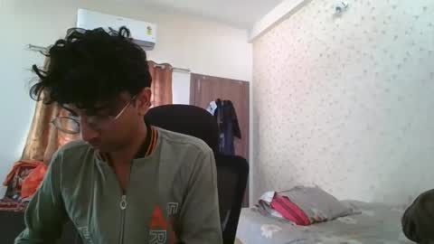 Mask Boy online show from 24, 11, 2025