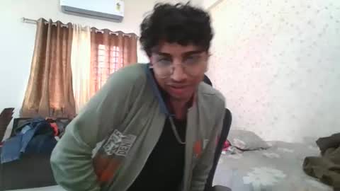 Mask Boy online show from 26, 11, 2025