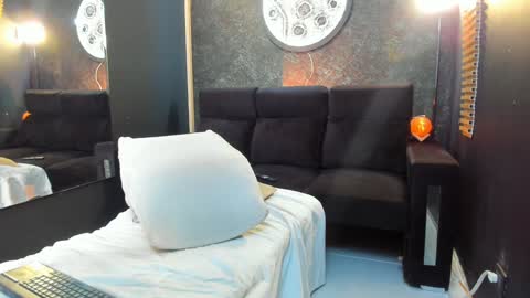 massimowalton2 online show from 25, 1, 2025