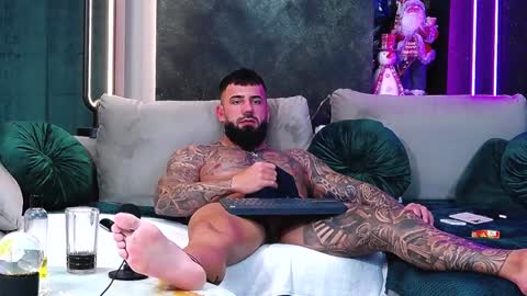 Snapshot of masterkingofmuscle chatting on 17, 12, 2024 masterkingofmuscle online show from 17, 12, 2024