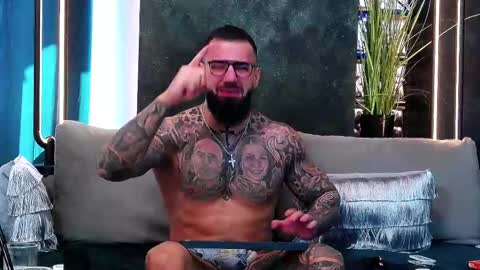 Snapshot of masterkingofmuscle chatting on 5, 3, 2025 masterkingofmuscle online show from 5, 3, 2025