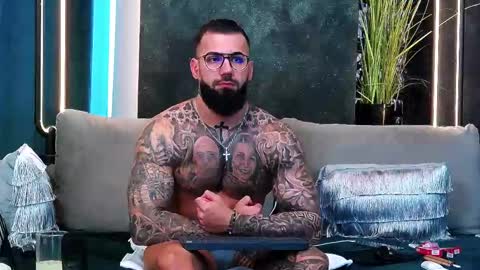 Snapshot of masterkingofmuscle chatting on 6, 3, 2025 masterkingofmuscle online show from 6, 3, 2025