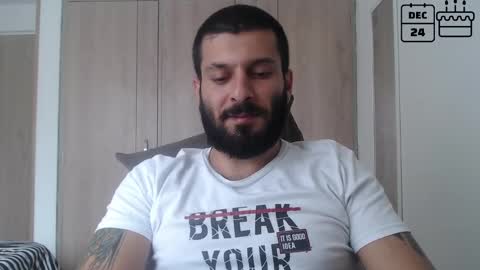 Snapshot of masterofinfatuation chatting on 17, 12, 2024 online show from 17, 12, 2024
