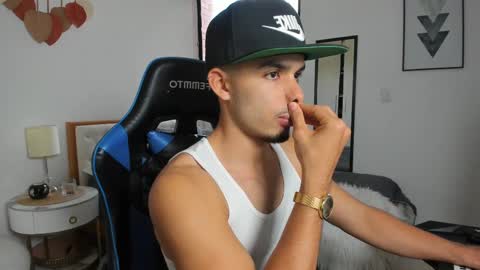 Snapshot of mateoleone chatting on 18, 10, 2025 Matt online show from 18, 10, 2025