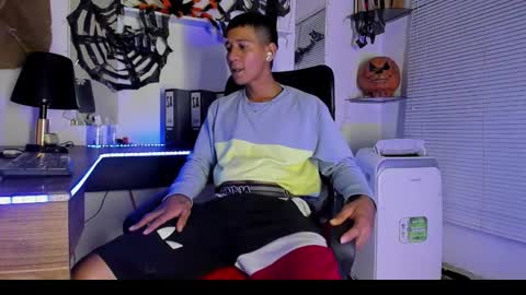 Snapshot of matiasleonel chatting on 28, 10, 2025 matiasleonel online show from 28, 10, 2025