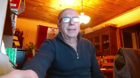 Snapshot of mauriceandre chatting on 19, 12, 2024 Maurice online show from 19, 12, 2024