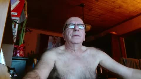 Snapshot of mauriceandre chatting on 13, 1, 2025 Maurice online show from 13, 1, 2025