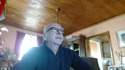 Snapshot of mauriceandre chatting on 2, 2, 2025 Maurice online show from 2, 2, 2025