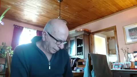 Snapshot of mauriceandre chatting on 4, 2, 2025 Maurice online show from 4, 2, 2025