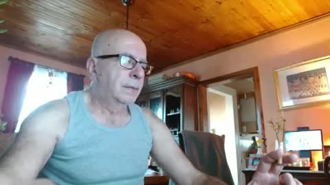Snapshot of mauriceandre chatting on 19, 2, 2025 Maurice online show from 19, 2, 2025