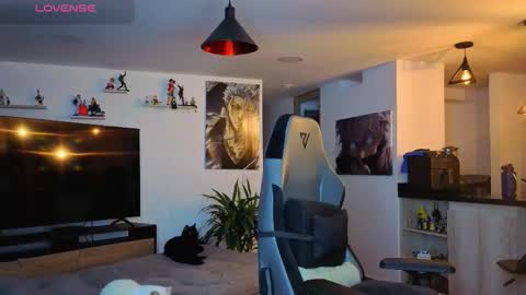 Max online show from 6, 11, 2025