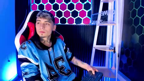 Max online show from 12, 4, 2026