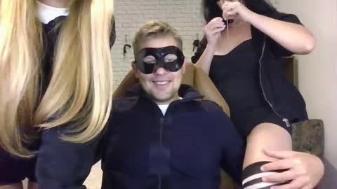 Max  Aliya online show from 22, 10, 2025