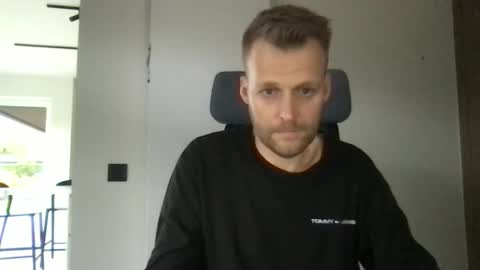 Max take off clothes online show from 6, 2, 2026