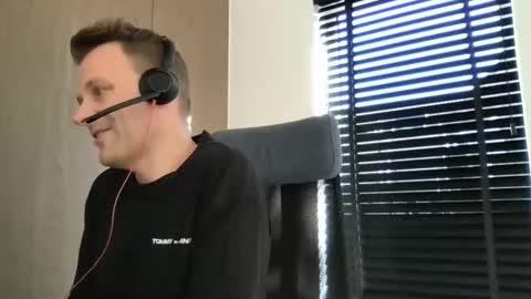 Max take off clothes online show from 5, 3, 2026